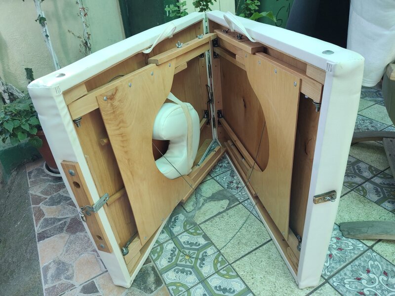 Masa de masaj pliabila 450 Ron.